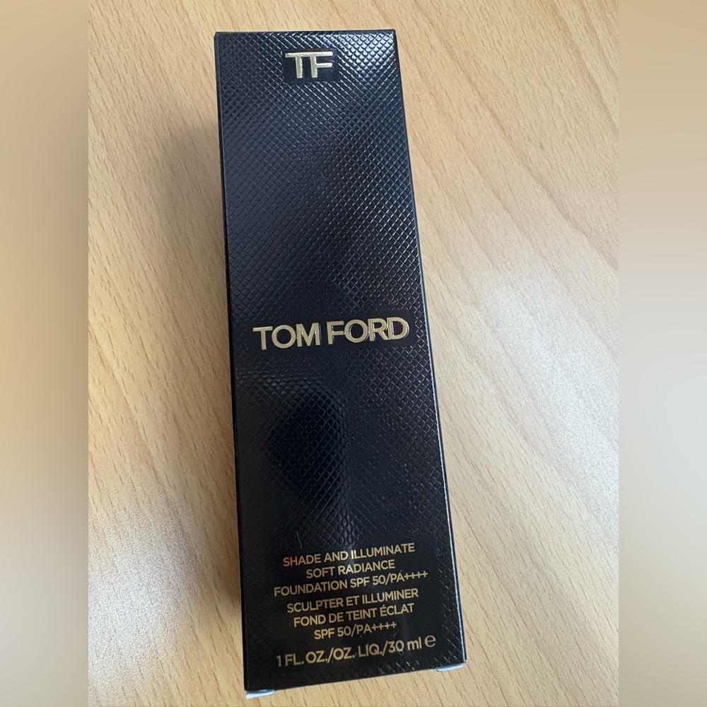 Tom Ford Shade and Illuminate Soft Radiance Foundation -1.3 Nude Ivory